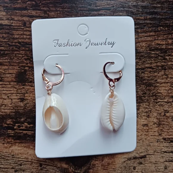 3 for $10 Fashion earrings - Picture 5 of 7